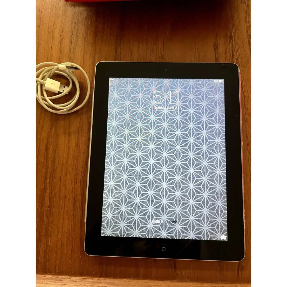 GUC iPad 2nd Generation with WiFi 9.7 Black/Silver with Magnetic Cover MC769LL/A